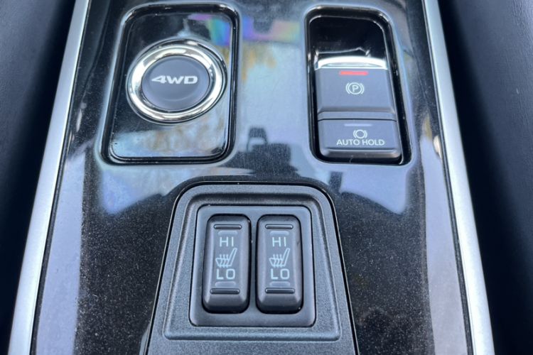 Used Mitsubishi Outlander 2019 2.4L 4x4 Zhi Xiang Edition 5 Seats China VI Standard
