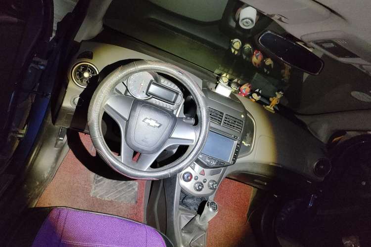 Used Chevrolet Aveo Sonic 2011 Sedan 1.4L MT SL
