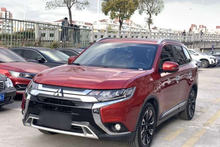 Used Mitsubishi Outlander 2019 2.4L 4x4 Zhi Xiang Edition 5 Seats China VI Standard