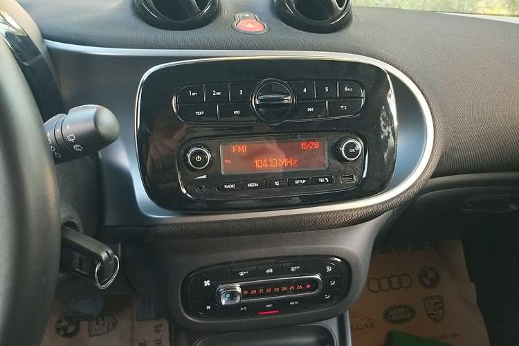 Used smart fortwo 2019 0.9T 66kW Hardtop Wind Power Edition China VI
