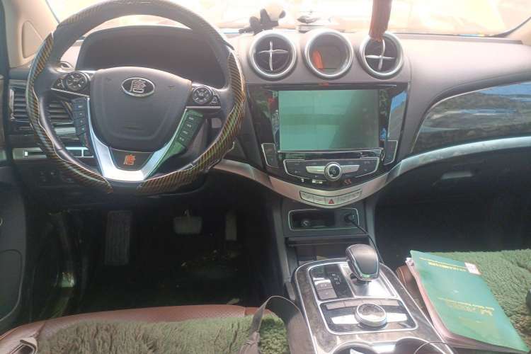 Used BYD Tang New Energy 2015 2.0T Four-Wheel-Drive Flagship Model Center Console