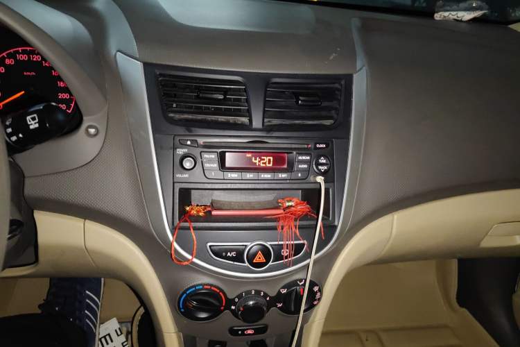 Used Hyundai Verna (older generation) 2011 Hatchback 1.4L Automatic Comfort Model GS
