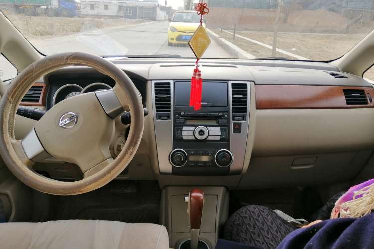 Used Nissan Tiida Sedan 2008 1.6L Automatic Smart Version Center Console