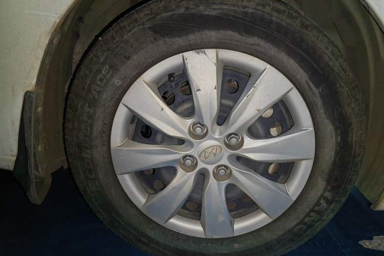 Used Hyundai Verna (older generation) 2011 Hatchback 1.4L Automatic Comfort Model GS
