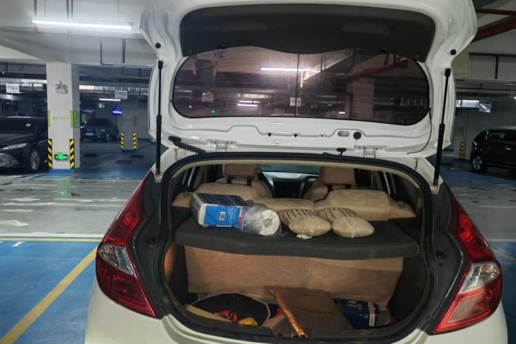 Used Hyundai Verna (older generation) 2011 Hatchback 1.4L Automatic Comfort Model GS
