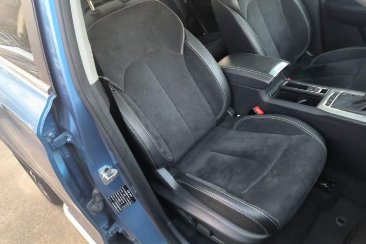 Used Roewe RX5 New Energy 2017 eRX5 50T Hybrid Connected Prestige Flagship Edition
