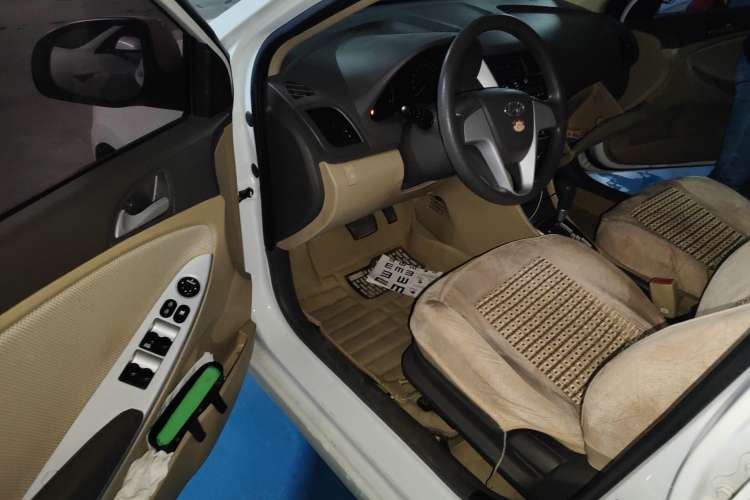 Used Hyundai Verna (older generation) 2011 Hatchback 1.4L Automatic Comfort Model GS
