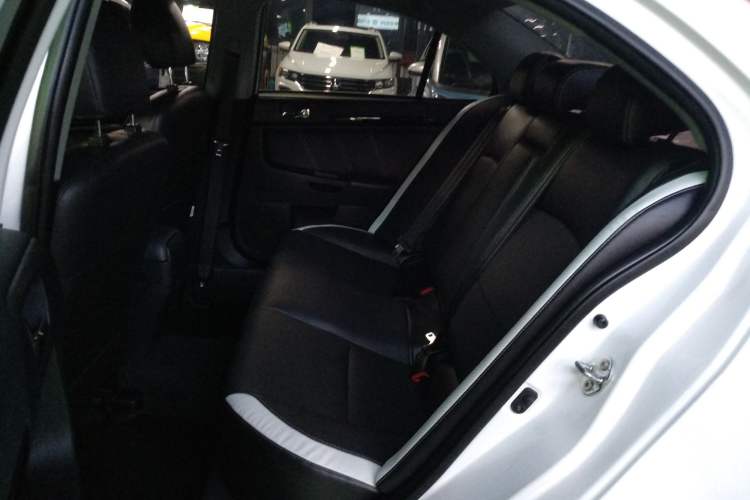 Used Mitsubishi Lancer EX 2016 1.8L CVT Black-and-White Retro Edition