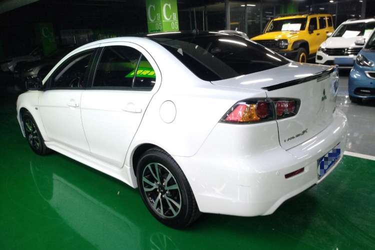 Used Mitsubishi Lancer EX 2016 1.8L CVT Black-and-White Retro Edition