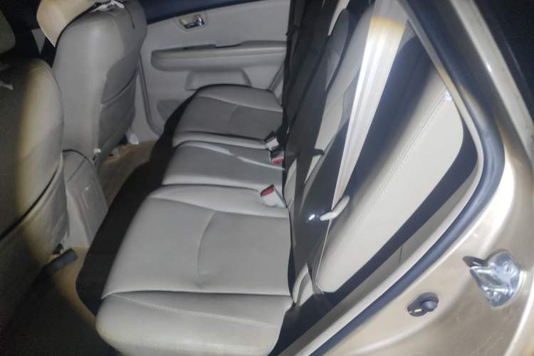 Used BYD S6 2014 2.0L Manual Luxury 5-Seater
