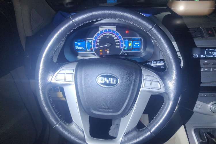 Used BYD S6 2014 2.0L Manual Luxury 5-Seater
