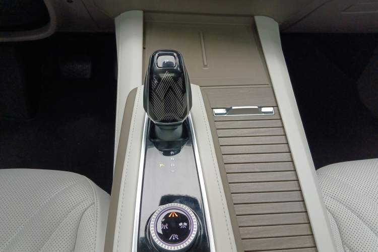 Used Roewe RX9 2023 2.0T Two-Wheel Drive Enjoyment Version
