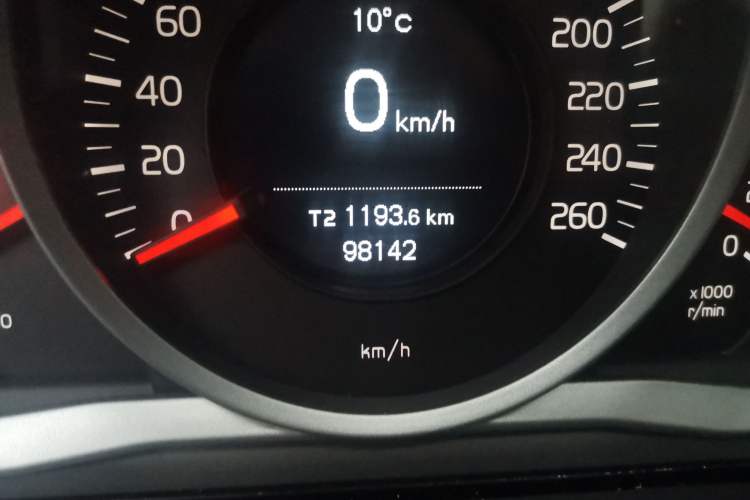 Used Volvo V60 2014 T5 Zhiyi Edition
