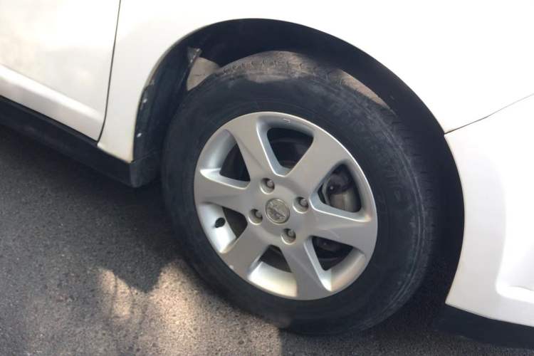 Used Venucia R50 2012 1.6L Automatic Prestige Edition
