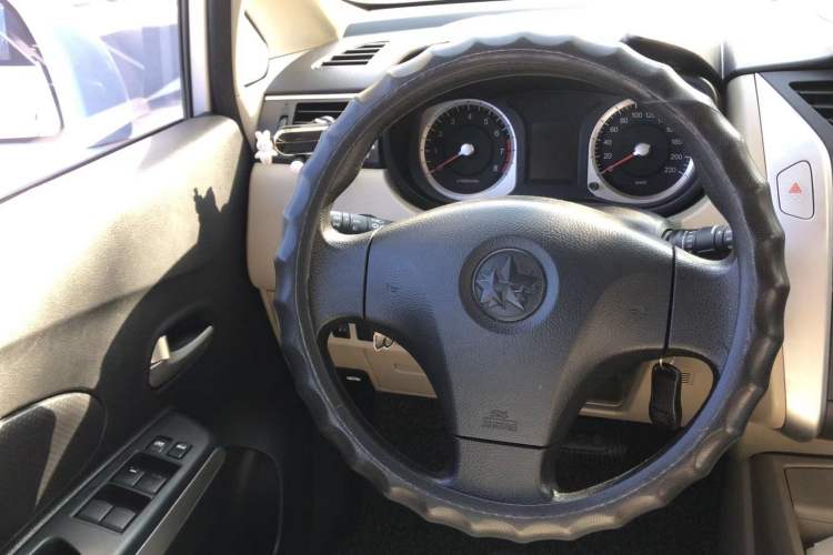 Used Venucia R50 2012 1.6L Automatic Prestige Edition
