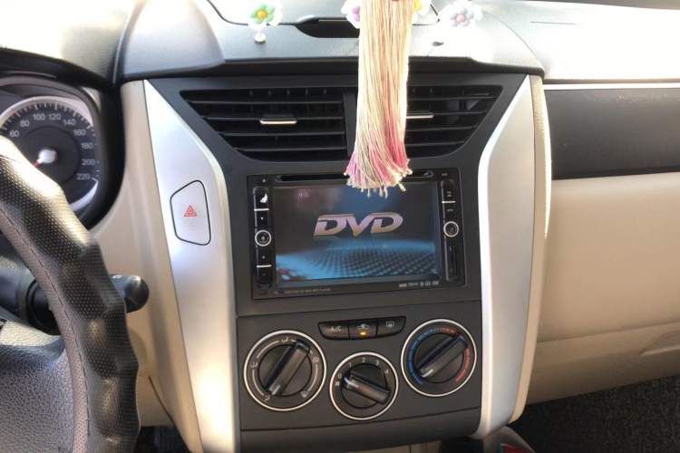 Used Venucia R50 2012 1.6L Automatic Prestige Edition
