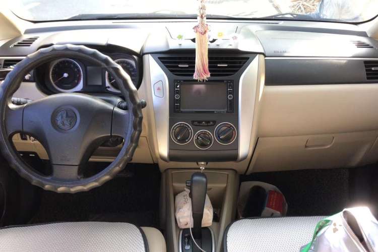Used Venucia R50 2012 1.6L Automatic Prestige Edition
