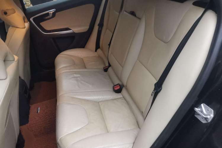 Used Volvo V60 2014 T5 Zhiyi Edition
