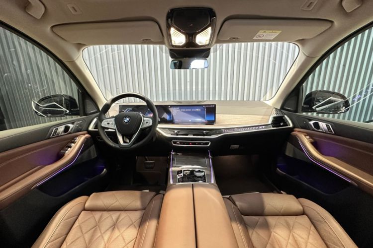 Used BMW X7 2023 xDrive40i Luxury Package with Leading Features
