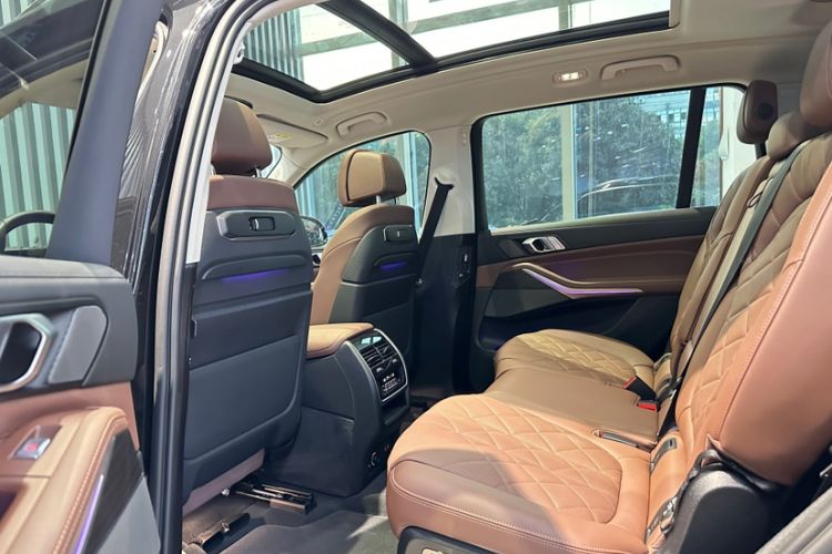 Used BMW X7 2023 xDrive40i Luxury Package with Leading Features
