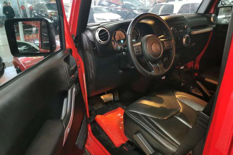 Used Jeep Wrangler 2017 3.0L Sahara Four-Door Comfort Edition
