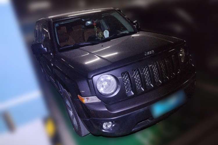 Used Jeep Patriot 2014 2.4L Sport Edition Front Right 45 Deg