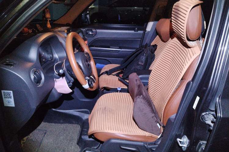 Used Jeep Patriot 2014 2.4L Sport Edition Left Front Seat