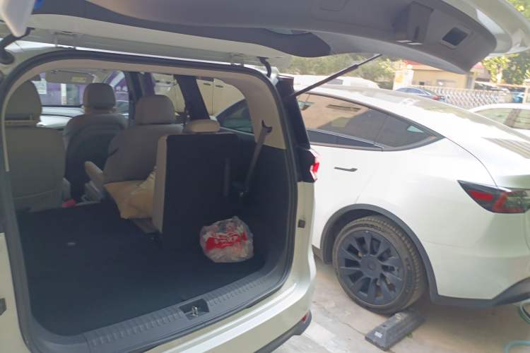 Used SAIC MAXUS EUNIQ 5 2020 1.3T PLUG-IN Elite Edition
