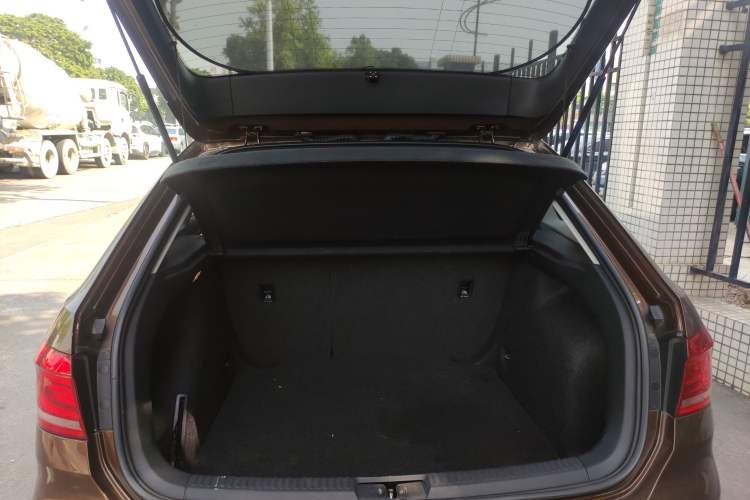 Used Volkswagen Cross Lavida 2014 1.6L Automatic Trunk