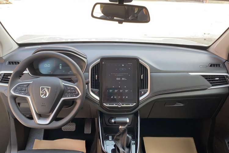 Used Baojun 530 2021 Global Car Anniversary Edition 1.5T CVT Luxury Model 6 Seats
