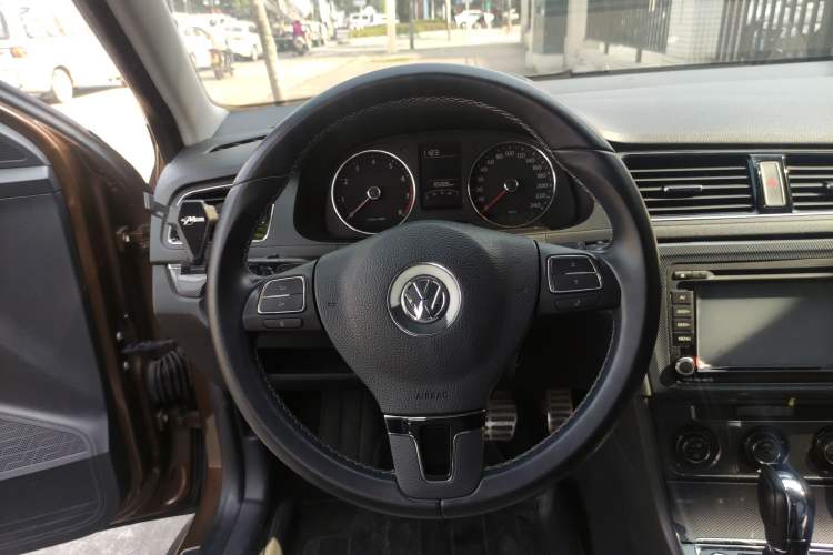 Used Volkswagen Cross Lavida 2014 1.6L Automatic Steering Wheel