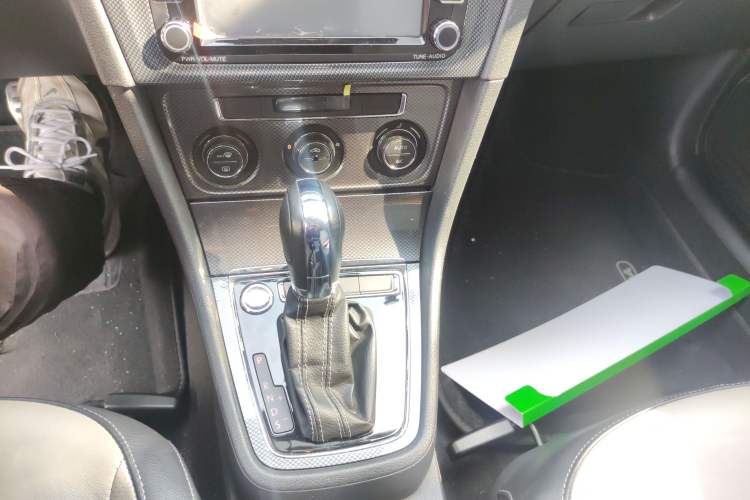 Used Volkswagen Cross Lavida 2014 1.6L Automatic Gear Lever