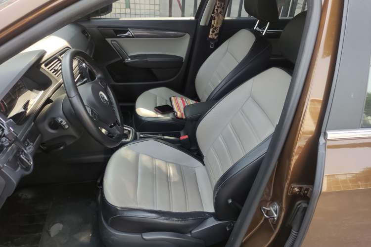 Used Volkswagen Cross Lavida 2014 1.6L Automatic Left Front Seat