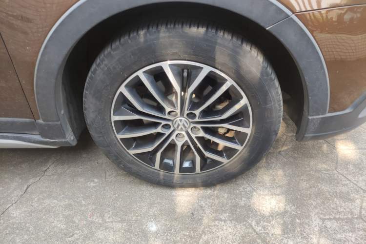 Used Volkswagen Cross Lavida 2014 1.6L Automatic Right Front Wheel Hub
