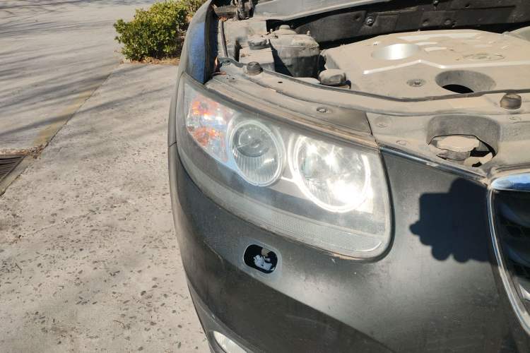 Used Hyundai Santa Fe Classic 2010 2.4 Ultimate Edition 7-Seater Four-Wheel Drive Right Front Headlight