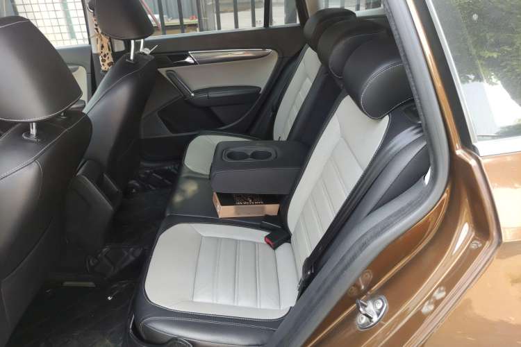 Used Volkswagen Cross Lavida 2014 1.6L Automatic Left Rear Seat