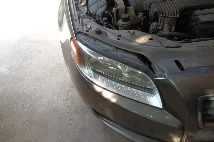 Used Volvo S80L 2010 2.5T Zhiya Edition
