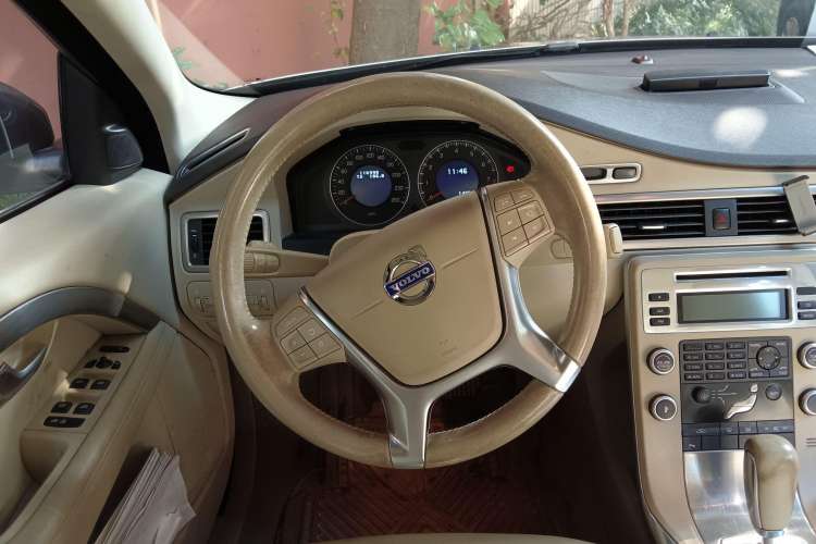 Used Volvo S80L 2010 2.5T Zhiya Edition
