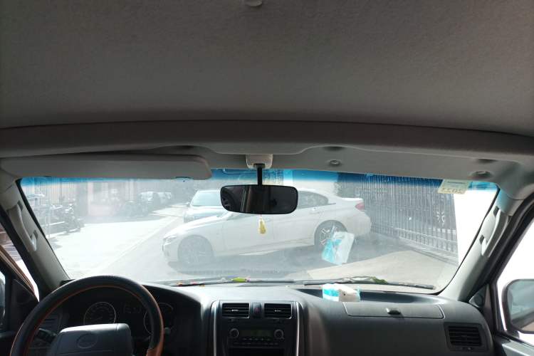 Used Jinbei Express 2018 2.0L Standard Version V19