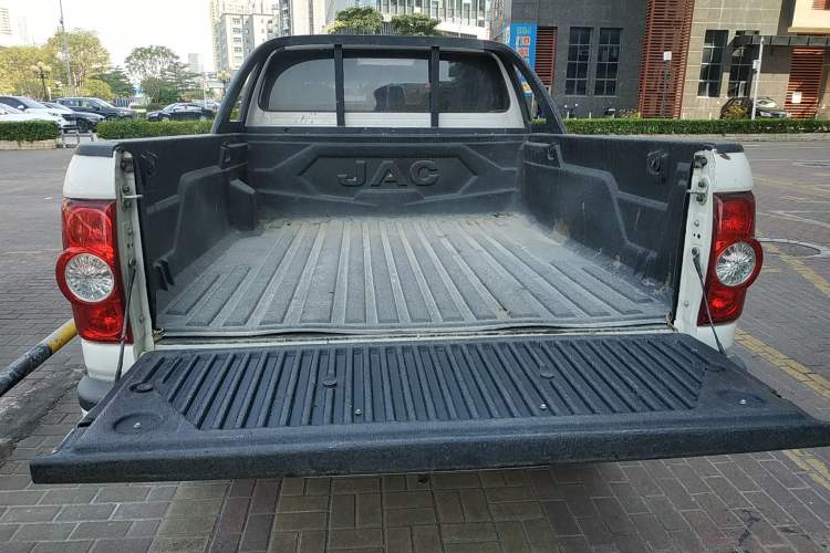 Used JAC T6 2020 2.0T Diesel Two-Wheel-Drive Elite Version Long Wheelbase China VI Emission Standard HFC4DB2-2E