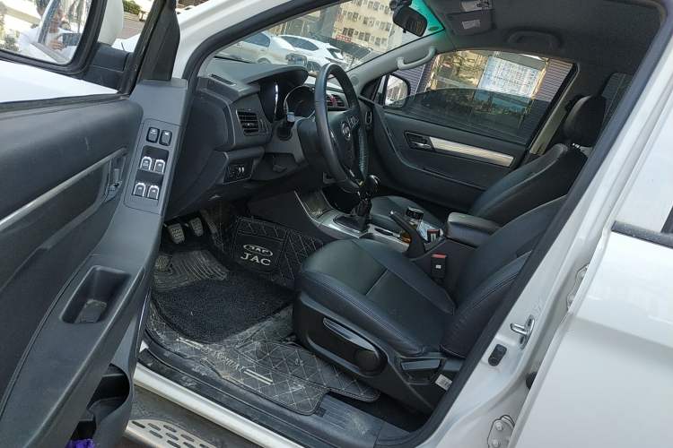 Used JAC T6 2020 2.0T Diesel Two-Wheel-Drive Elite Version Long Wheelbase China VI Emission Standard HFC4DB2-2E