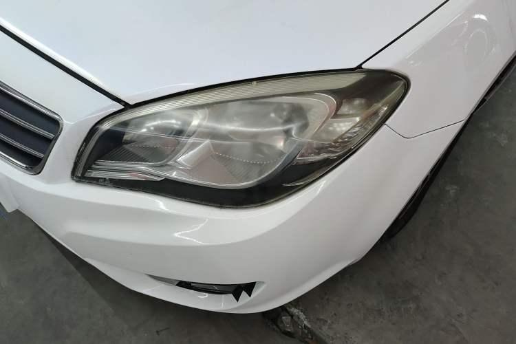 Used Soueast V6 Lingshi 2014 1.5L Manual Luxury Edition for Women