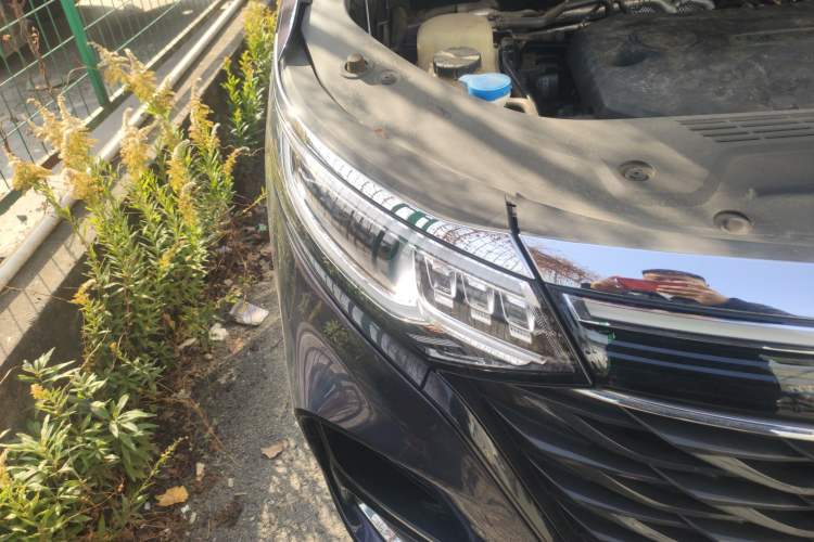 Used Roewe iMAX8 2021 400TGI Supreme Series Prestige Edition
