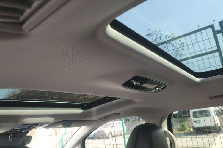 Used Roewe iMAX8 2021 400TGI Supreme Series Prestige Edition
