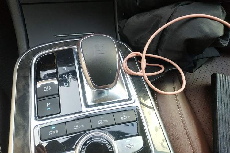 Used BYD Tang New Energy 2015 2.0T Four-Wheel-Drive Flagship Model Gear Lever