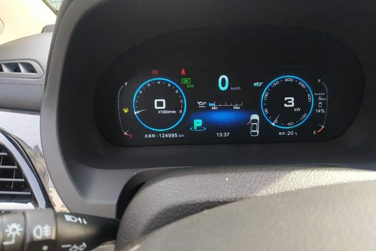 Used BYD Tang New Energy 2015 2.0T Four-Wheel-Drive Flagship Model Odometer Close Up