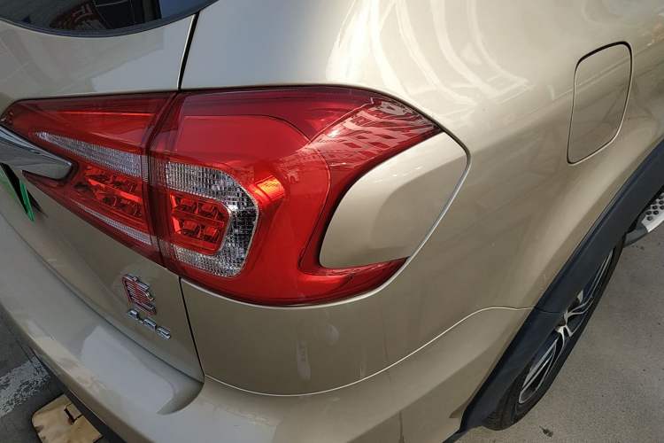 Used BYD Tang New Energy 2015 2.0T Four-Wheel-Drive Flagship Model Right Rear Taillight