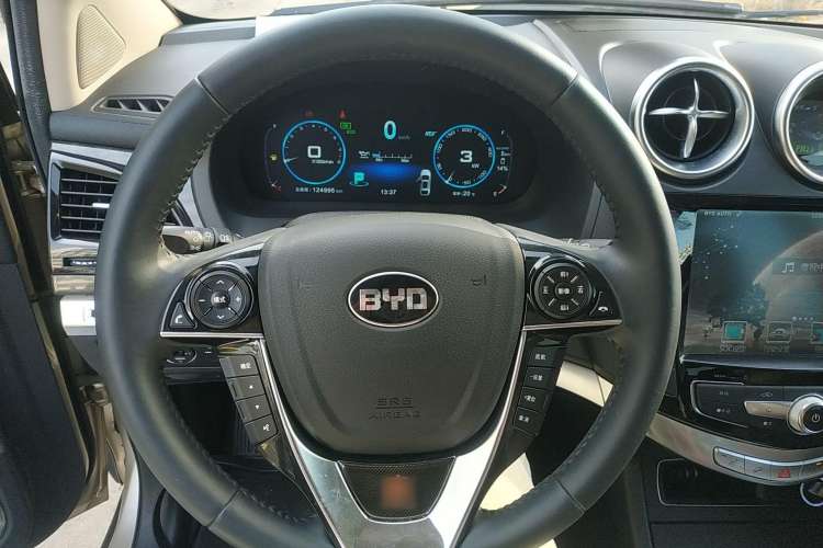 Used BYD Tang New Energy 2015 2.0T Four-Wheel-Drive Flagship Model Steering Wheel