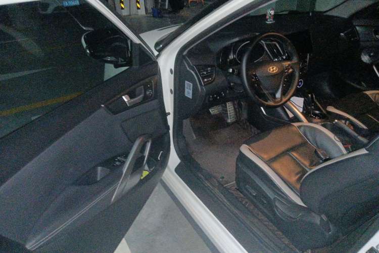 Used Hyundai Veloster 2012 1.6T Automatic Luxury Edition