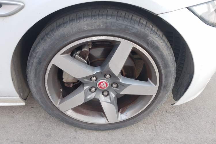 Used Jaguar XE 2015 2.0T 200 PS R-Sport